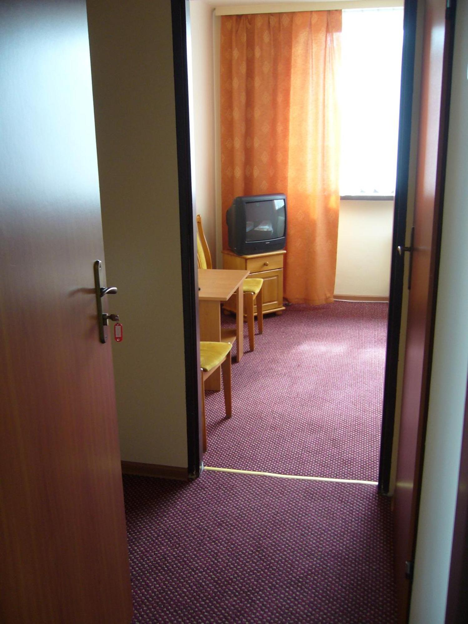 Karet Obiekt Hotelowy Skoczow Exterior photo